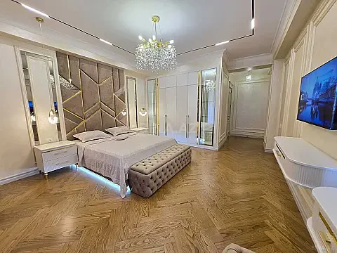 Satılır 4 otaqlı mənzil 177 m²