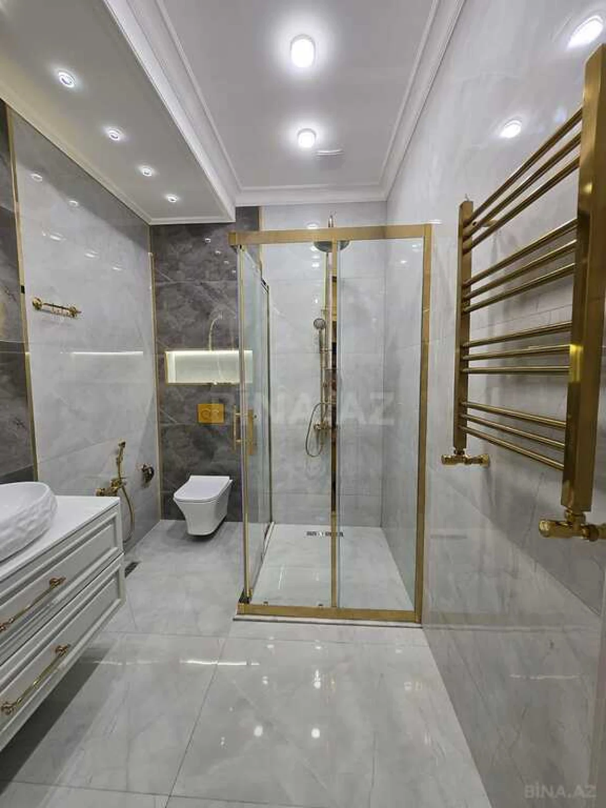 Satılır 4 otaqlı mənzil 177 m²