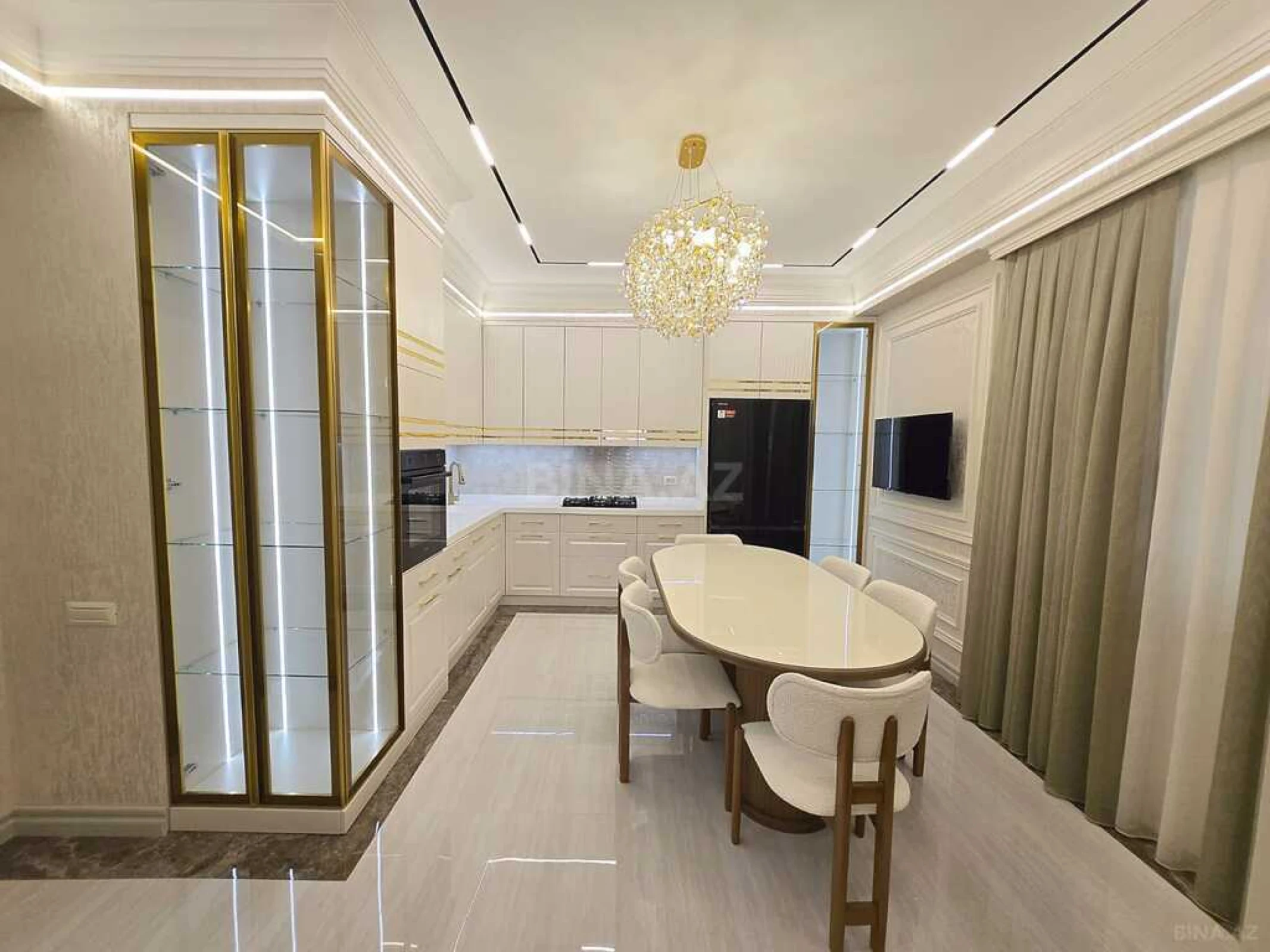 Satılır 4 otaqlı mənzil 177 m²