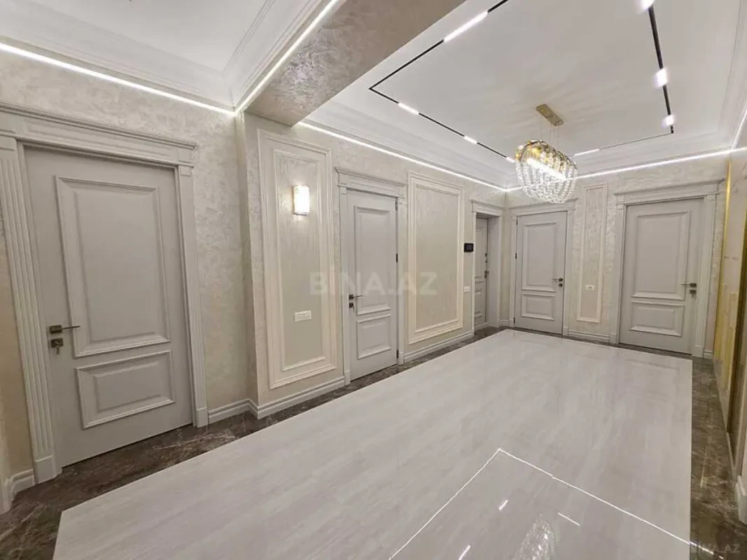 Satılır 4 otaqlı mənzil 177 m²