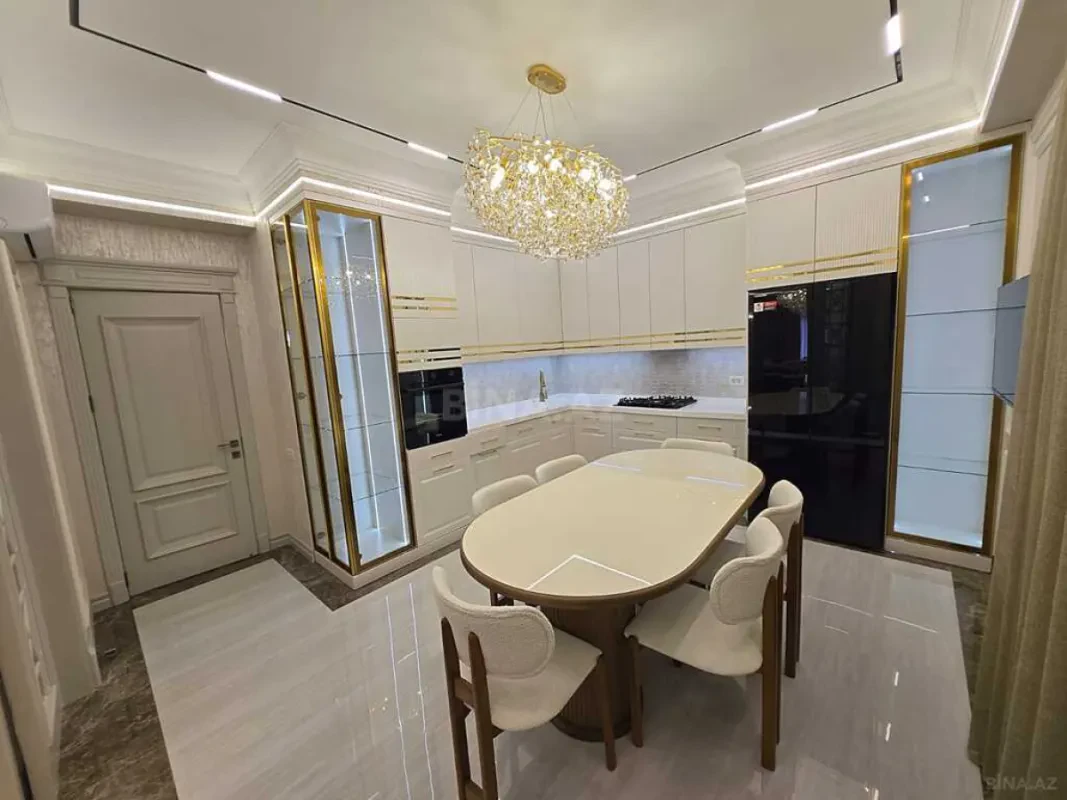 Satılır 4 otaqlı mənzil 177 m²
