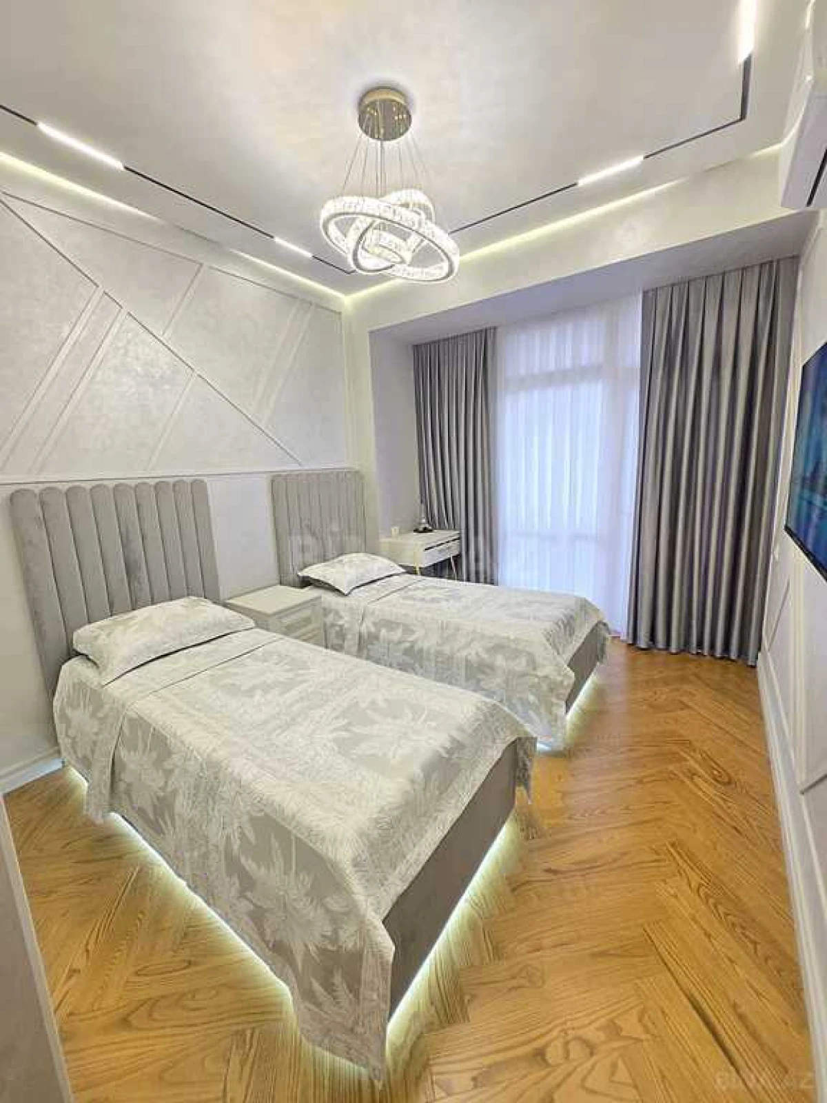 Satılır 4 otaqlı mənzil 177 m²
