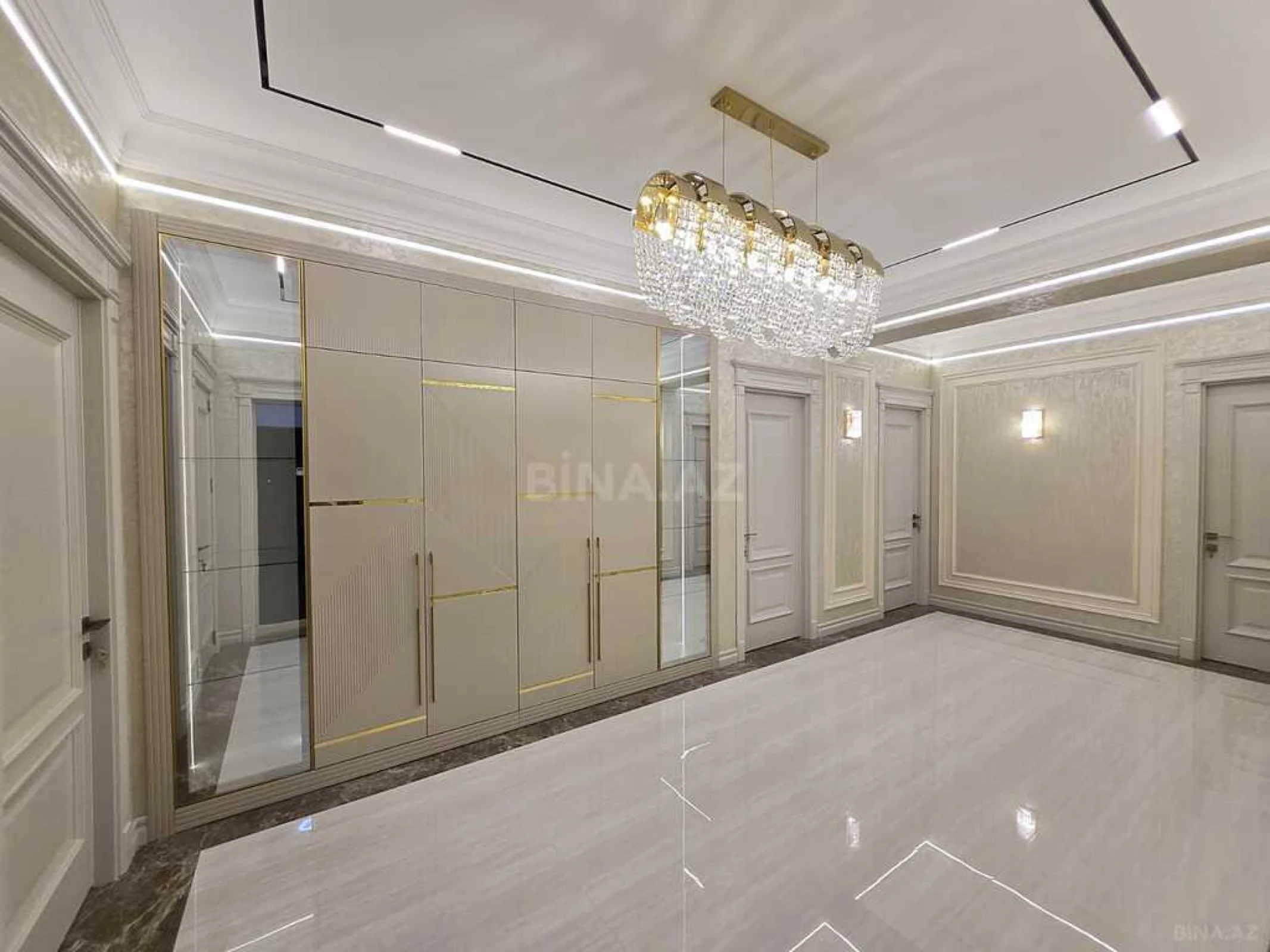 Satılır 4 otaqlı mənzil 177 m²