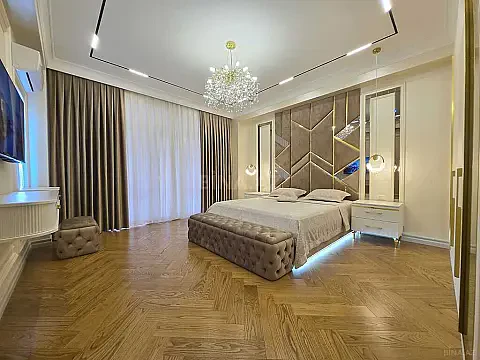 Satılır 4 otaqlı mənzil 177 m²