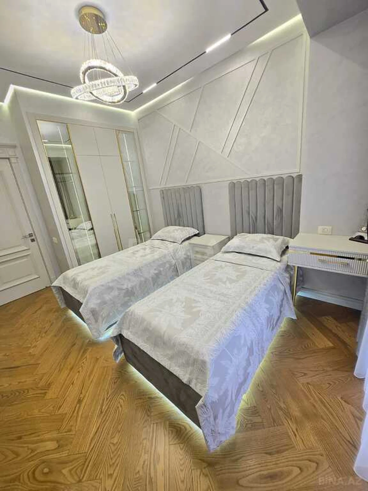 Satılır 4 otaqlı mənzil 177 m²