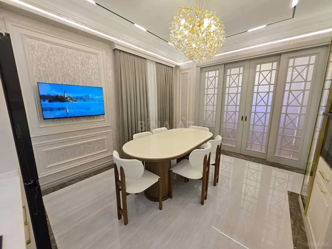 Satılır 4 otaqlı mənzil 177 m²
