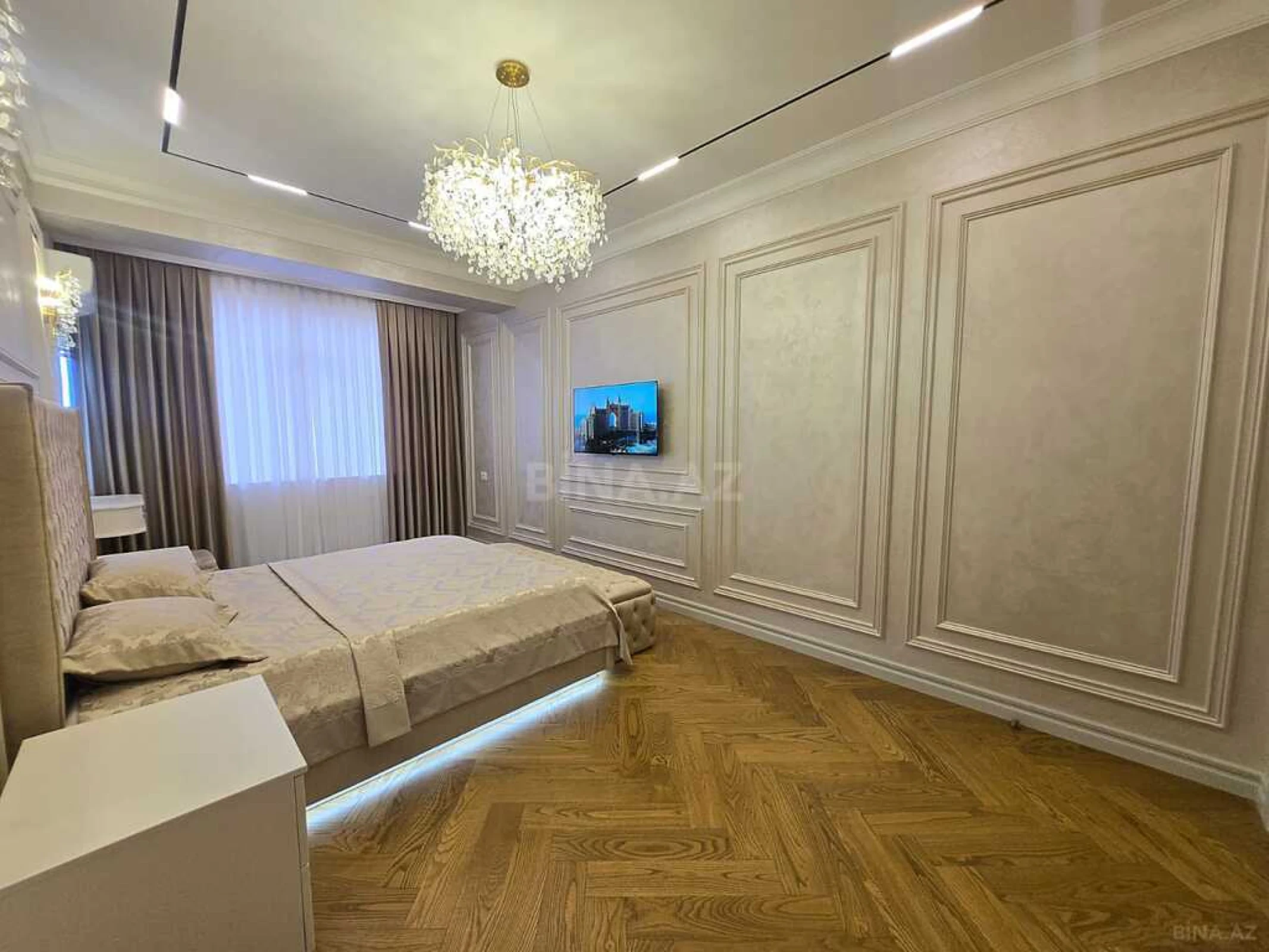 Satılır 4 otaqlı mənzil 177 m²