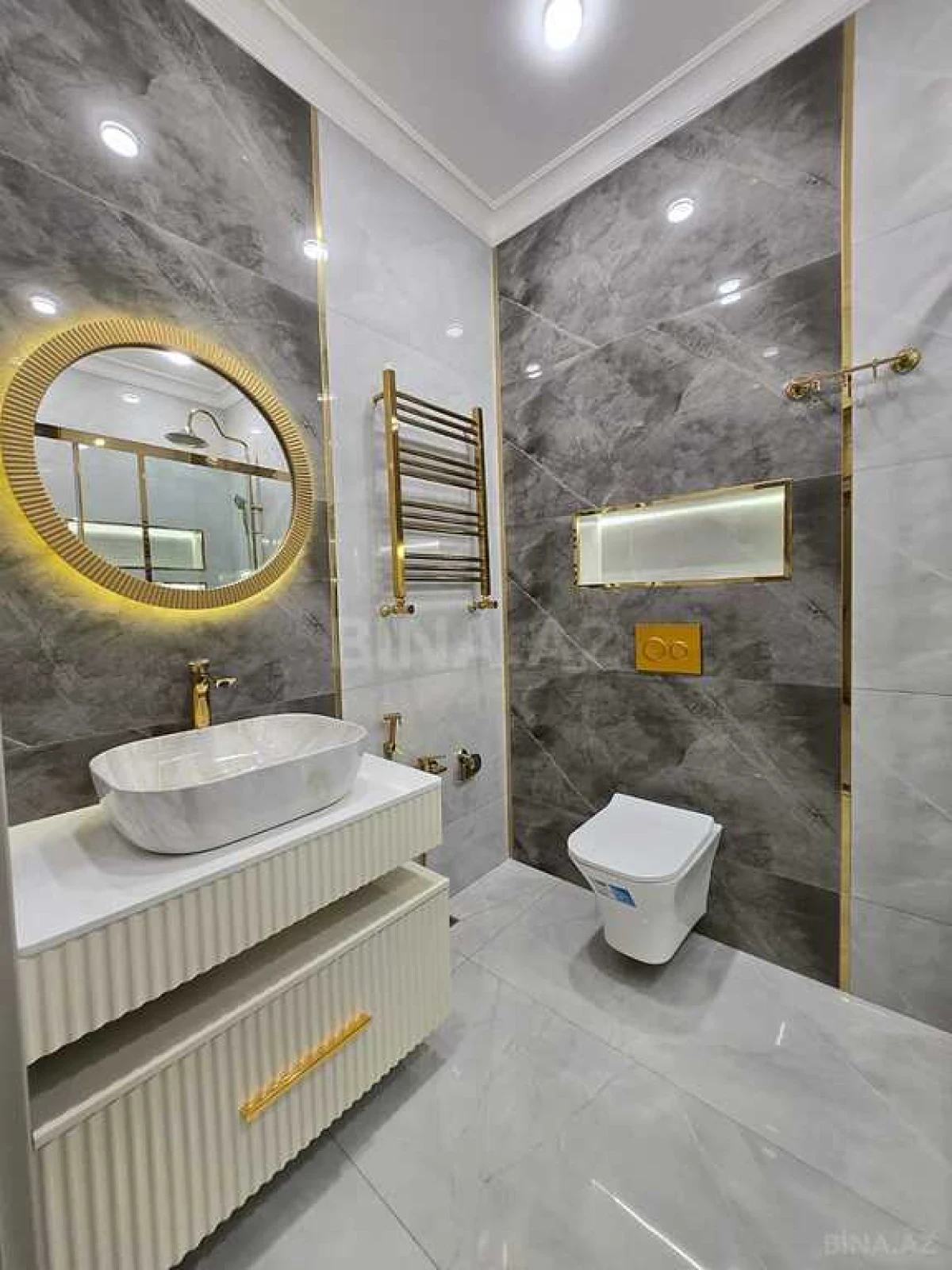 Satılır 4 otaqlı mənzil 177 m²