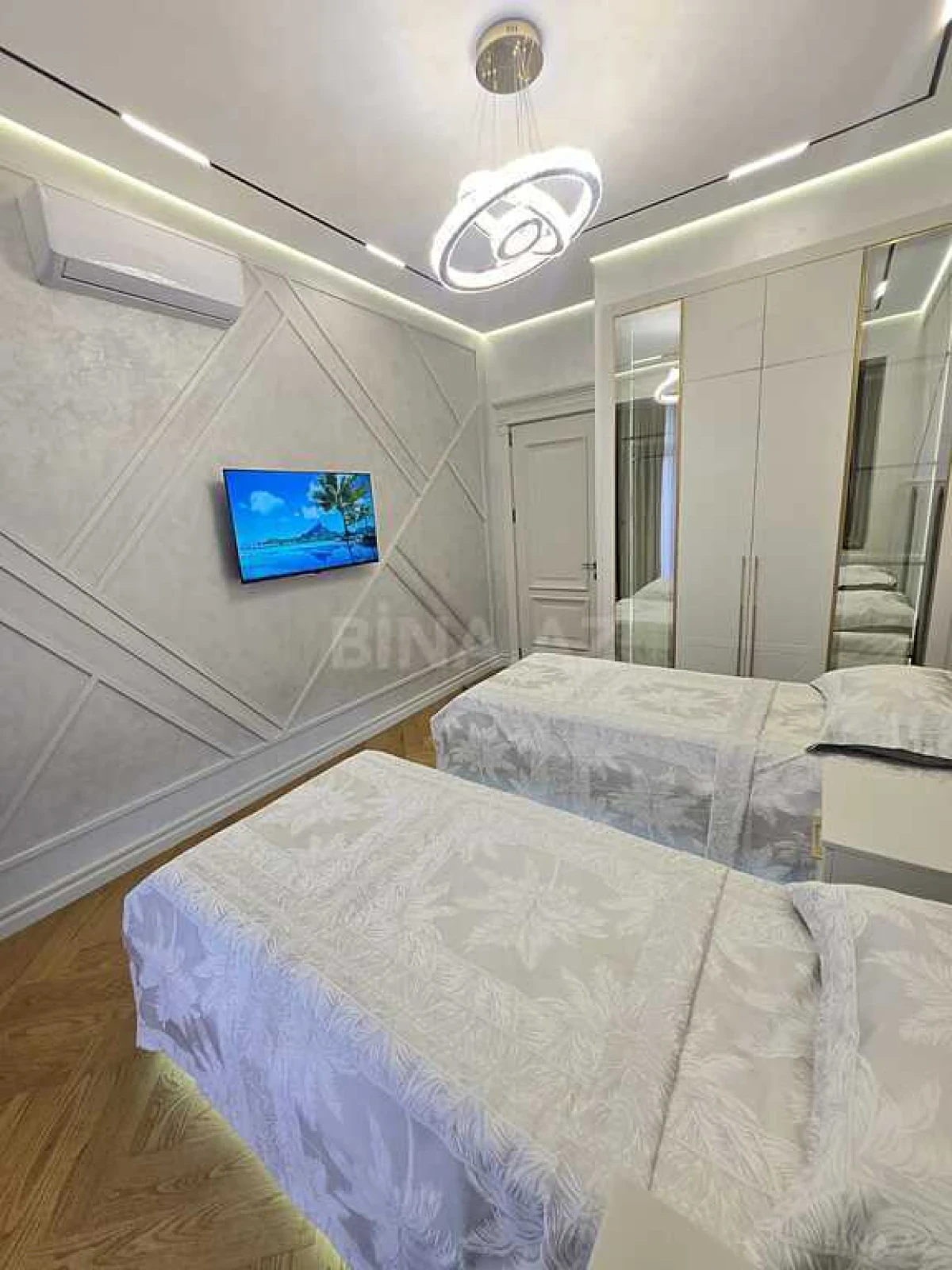 Satılır 4 otaqlı mənzil 177 m²