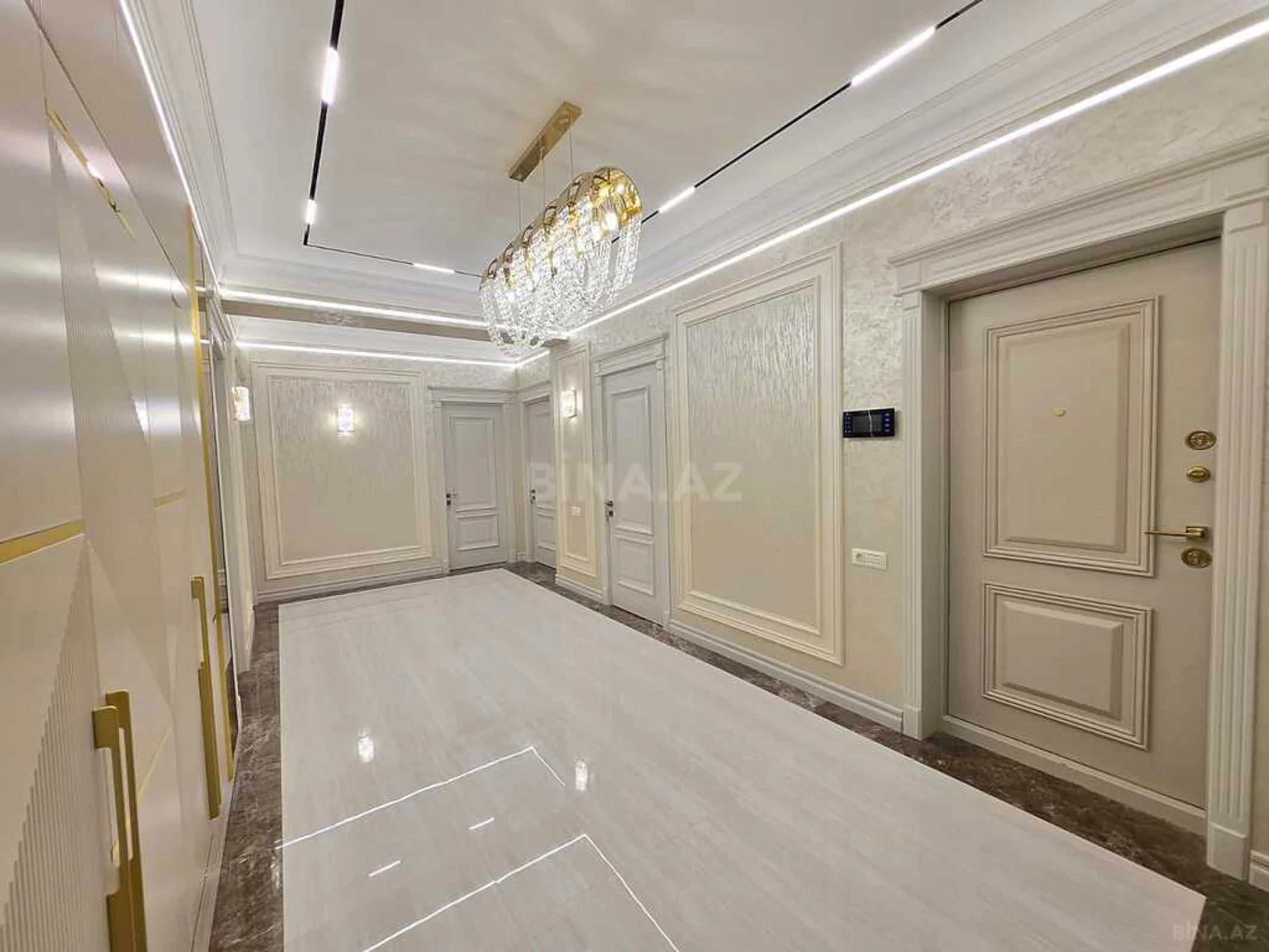 Satılır 4 otaqlı mənzil 177 m²