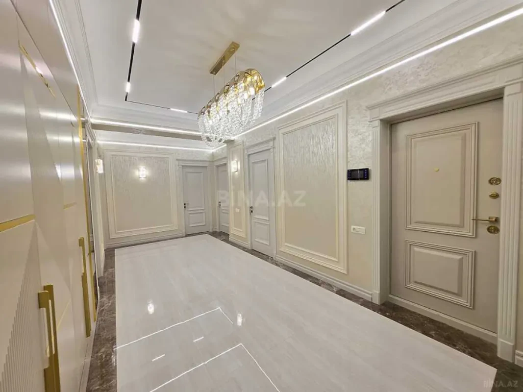 Satılır 4 otaqlı mənzil 177 m²