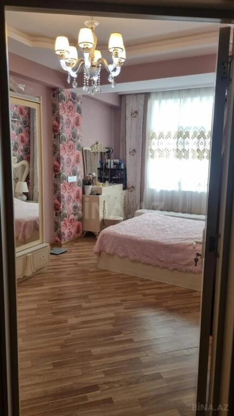 Satılır 3 otaqlı mənzil 126 m²