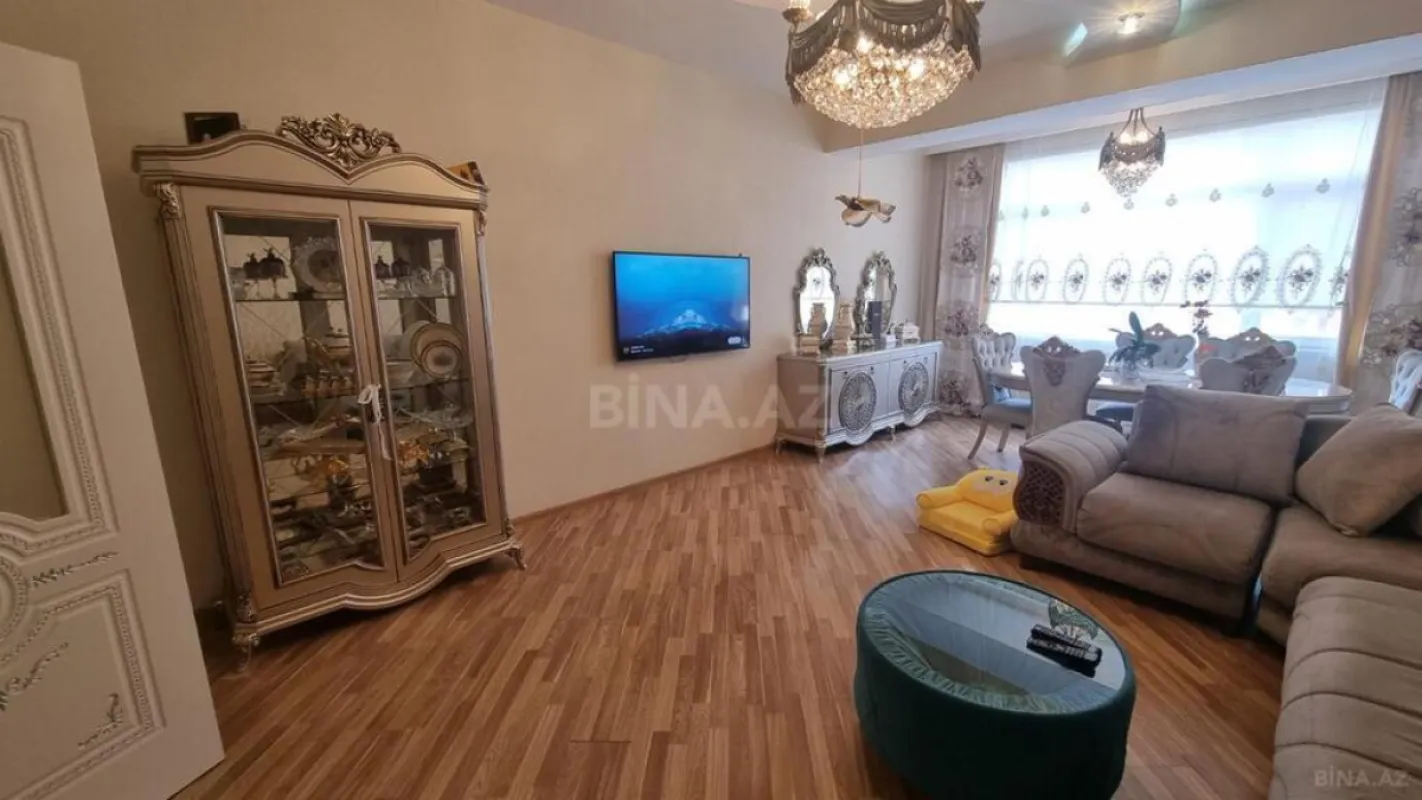 Satılır 3 otaqlı mənzil 126 m²