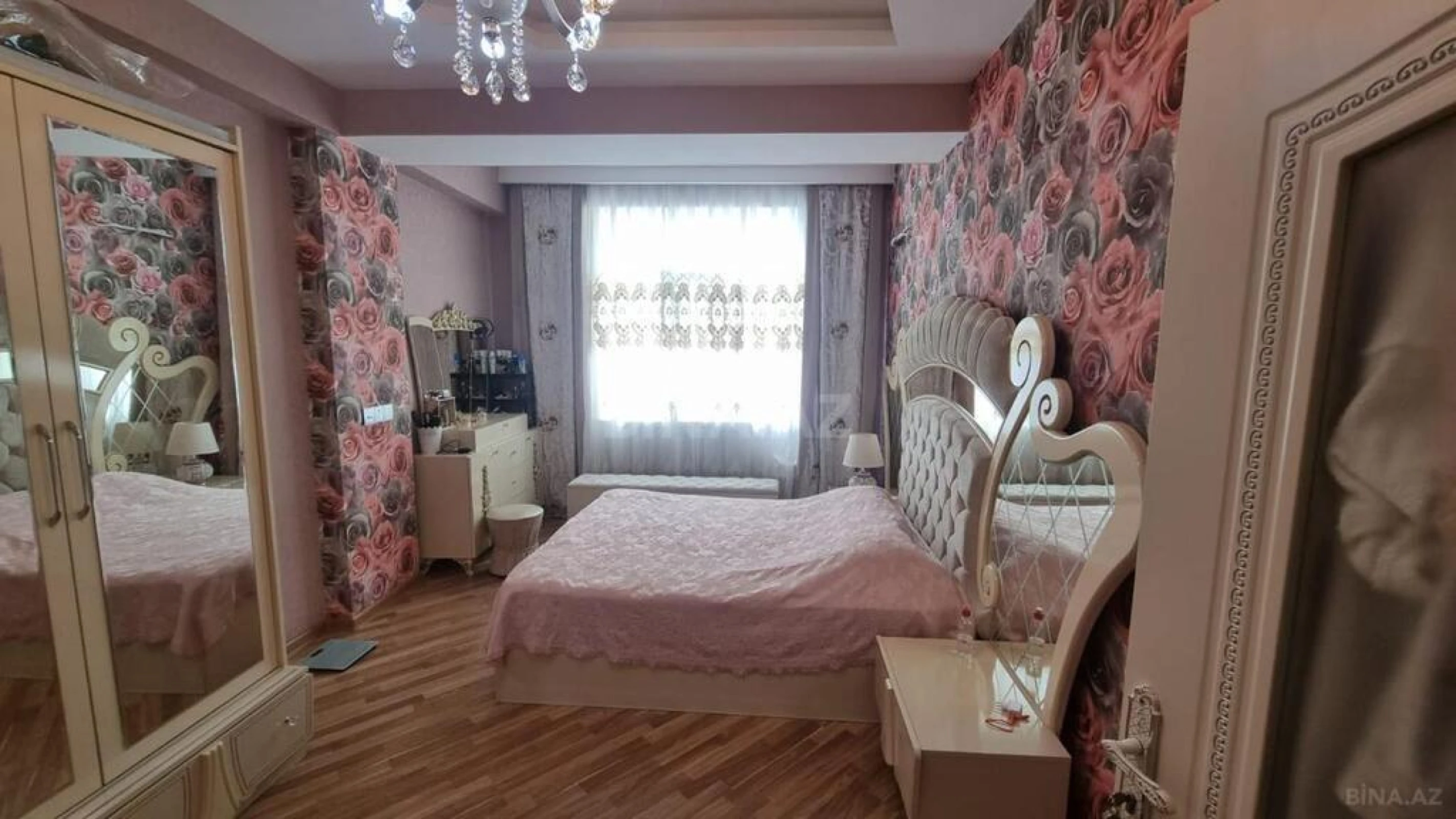 Satılır 3 otaqlı mənzil 126 m²