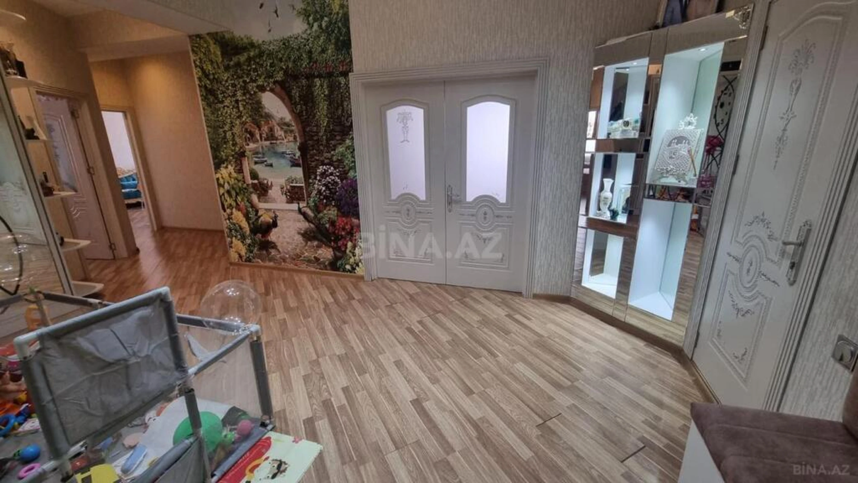 Satılır 3 otaqlı mənzil 126 m²