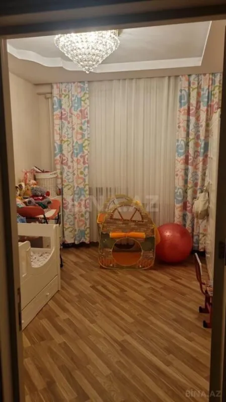 Satılır 3 otaqlı mənzil 126 m²