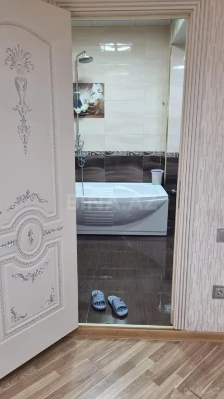 Satılır 3 otaqlı mənzil 126 m²