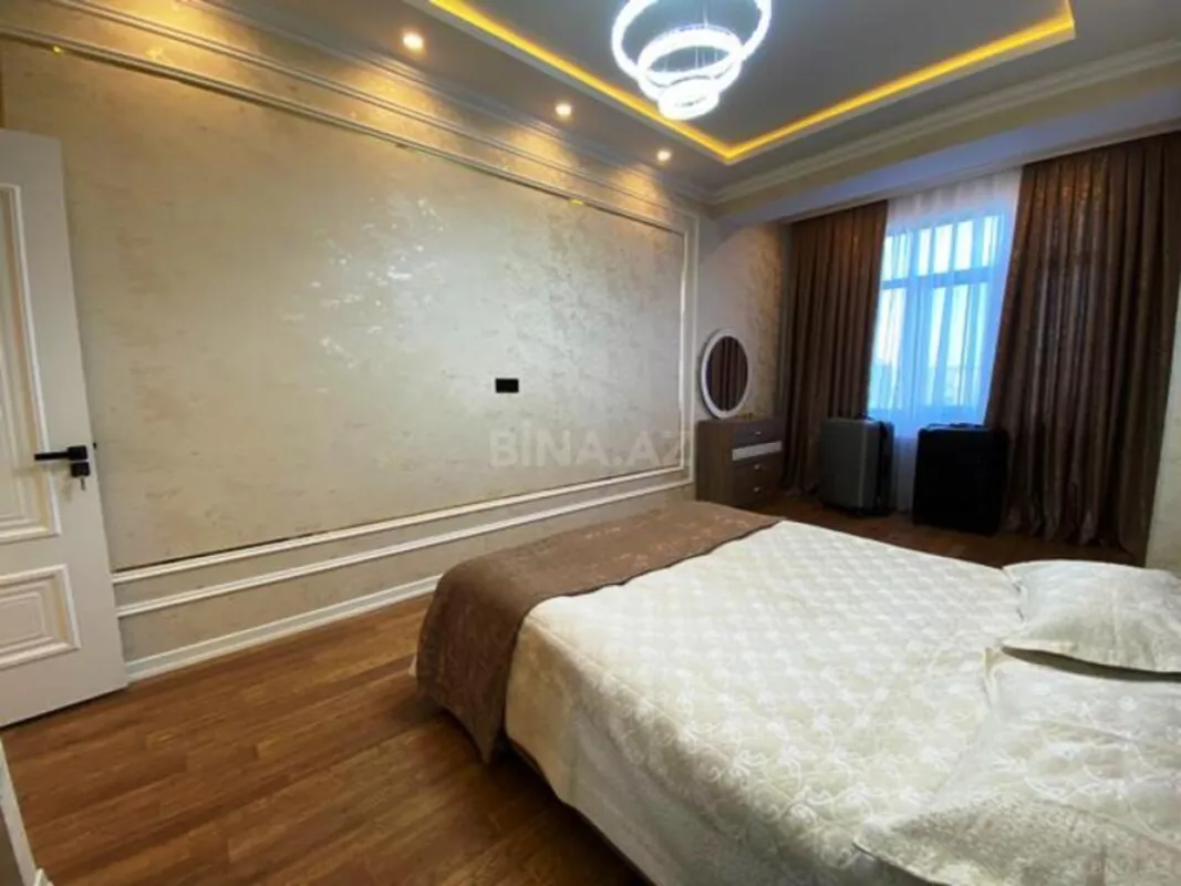 Satılır 3 otaqlı mənzil 105 m²