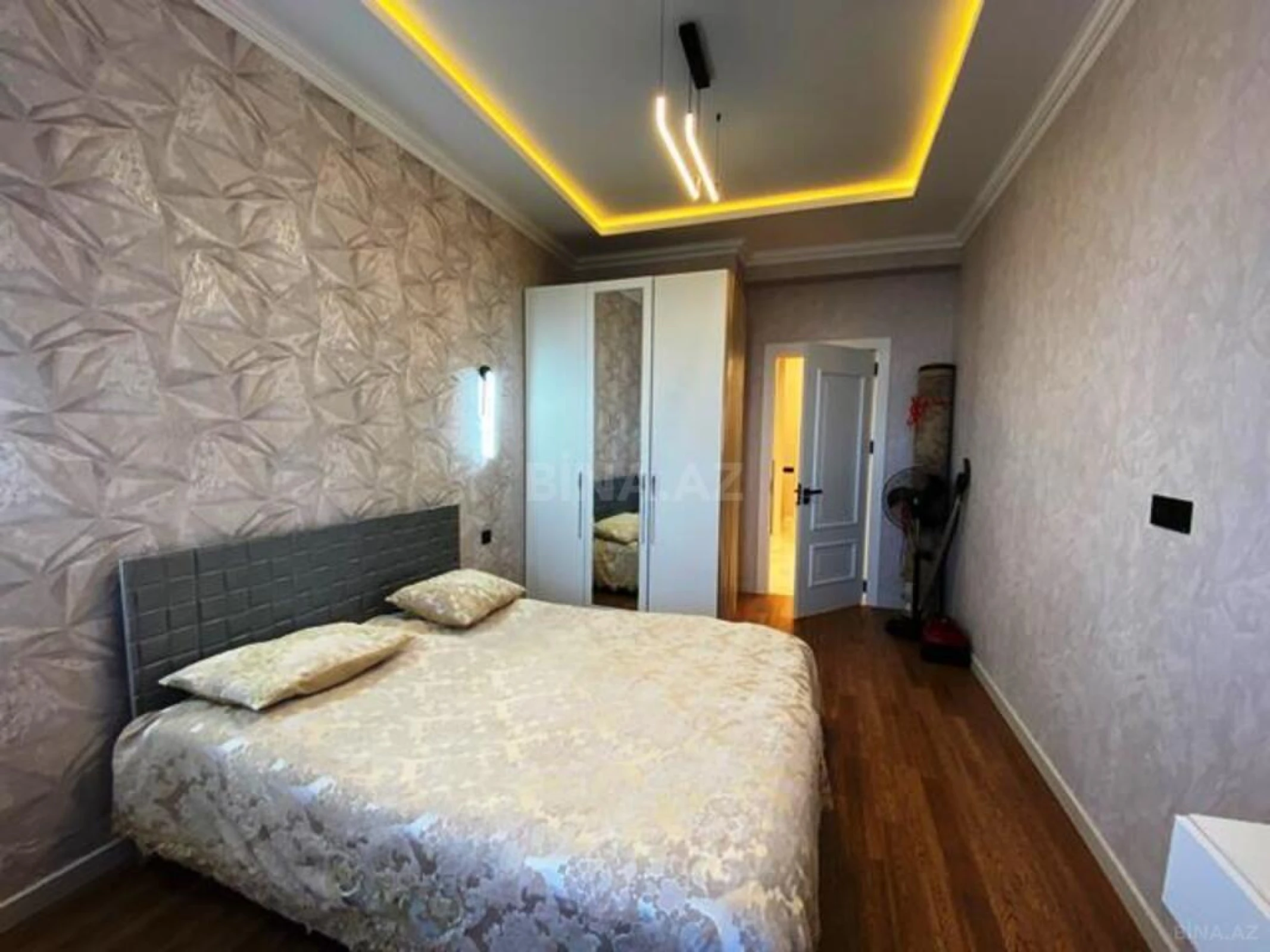Satılır 3 otaqlı mənzil 105 m²