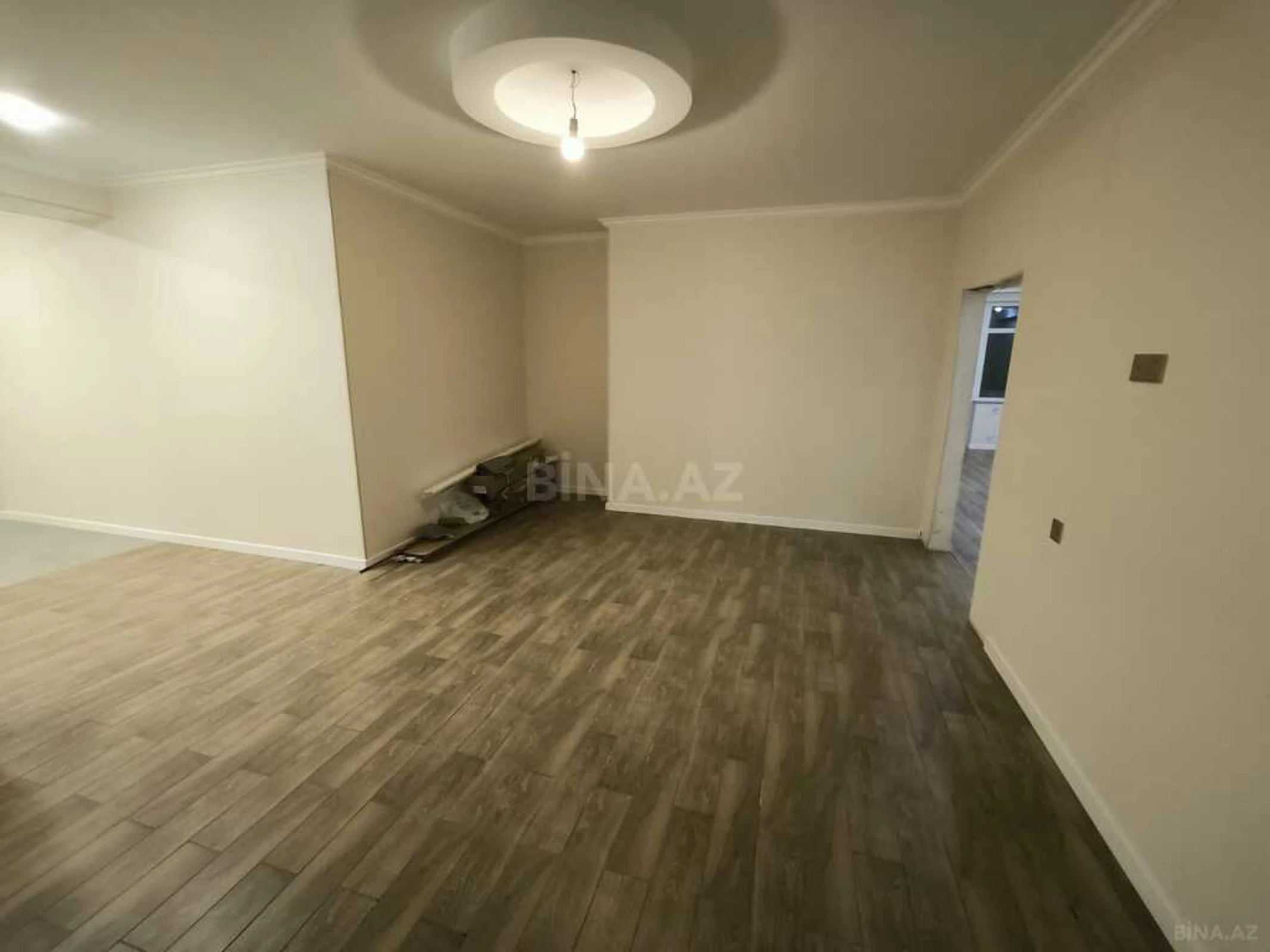 Satılır 3 otaqlı mənzil 145 m²