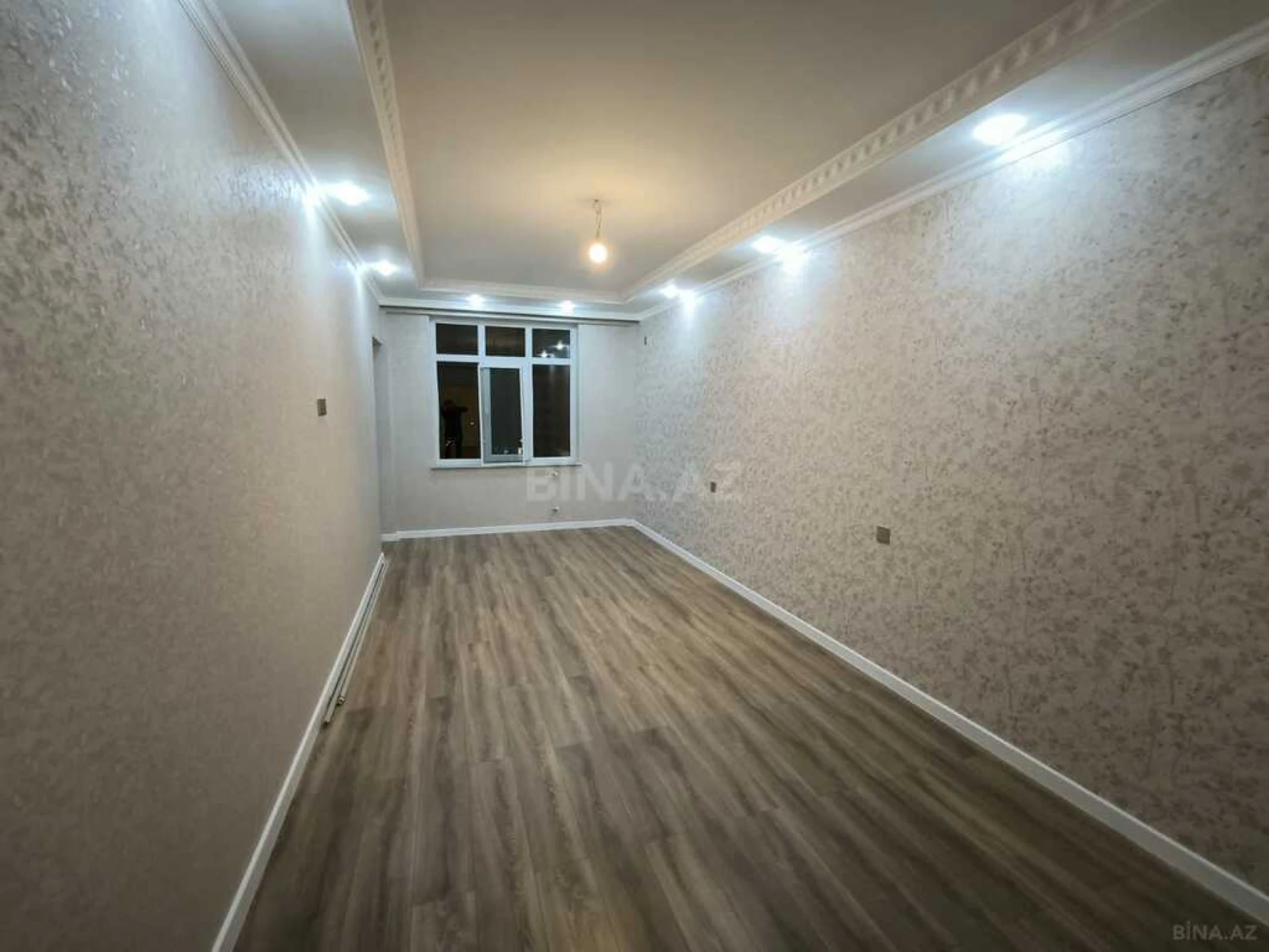 Satılır 3 otaqlı mənzil 145 m²