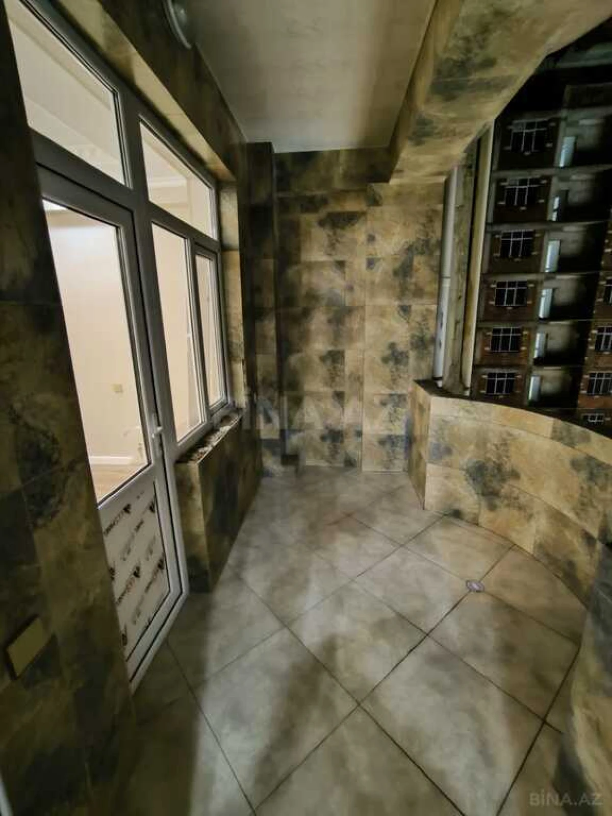 Satılır 3 otaqlı mənzil 145 m²