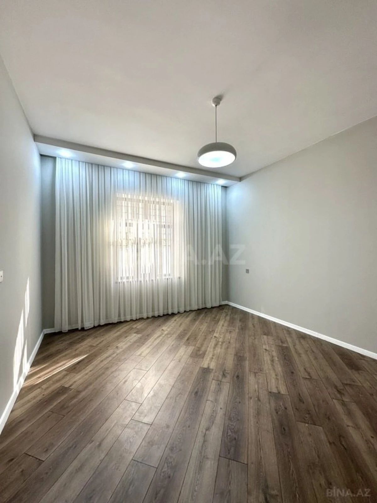 Satılır 5 otaqlı həyət evi 210 m²