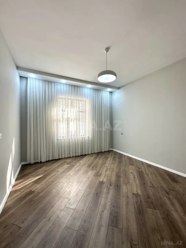 Satılır 5 otaqlı həyət evi 210 m²