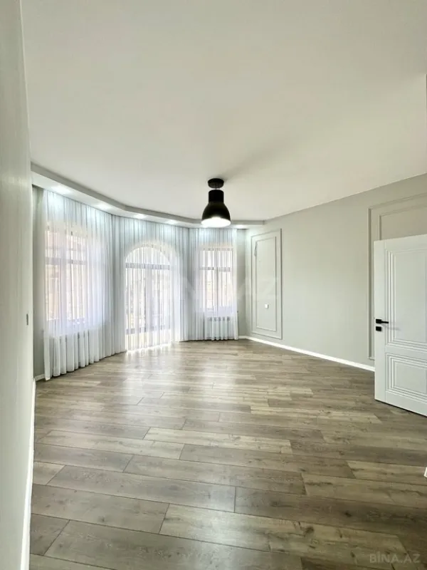 Satılır 5 otaqlı həyət evi 210 m²