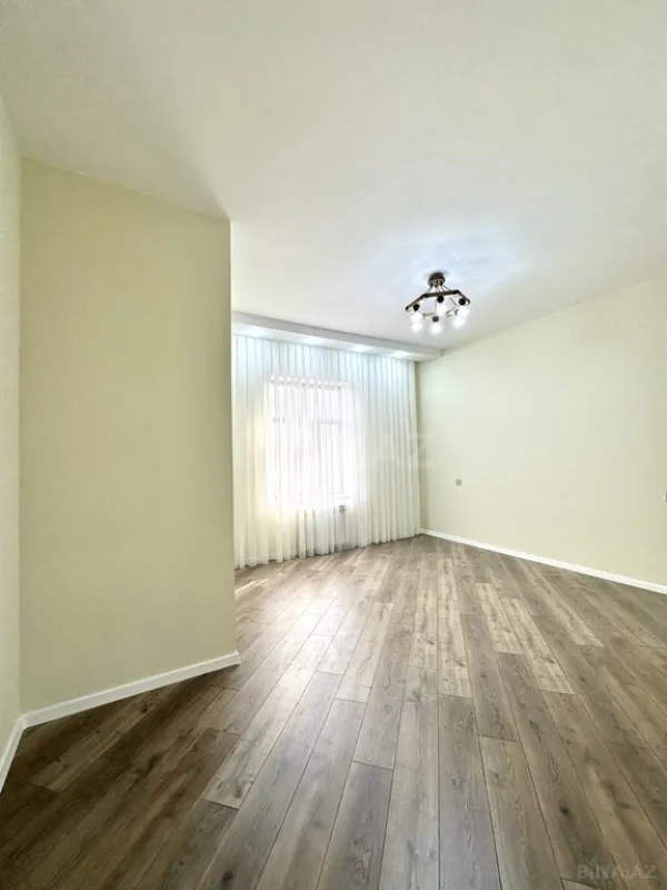 Satılır 5 otaqlı həyət evi 210 m²