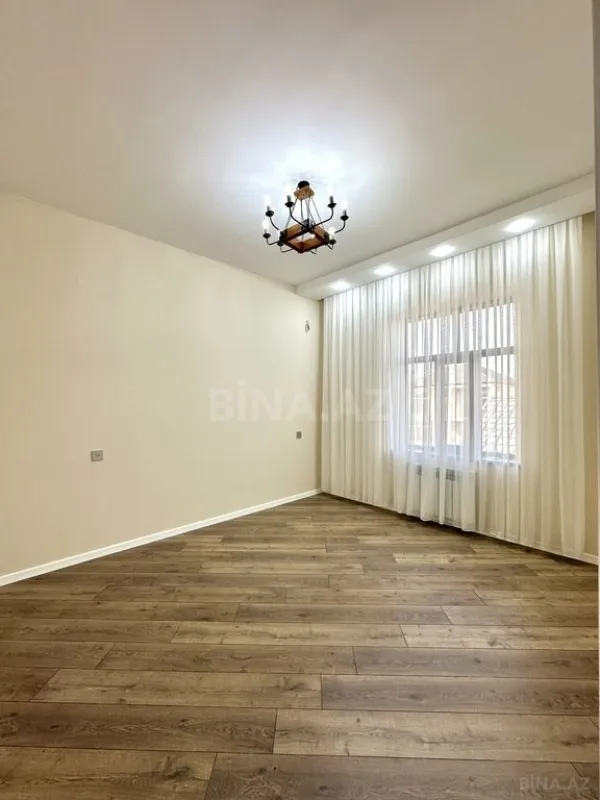 Satılır 5 otaqlı həyət evi 210 m²