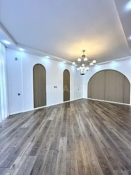 Satılır 5 otaqlı həyət evi 210 m²