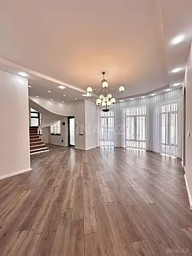 Satılır 5 otaqlı həyət evi 210 m²
