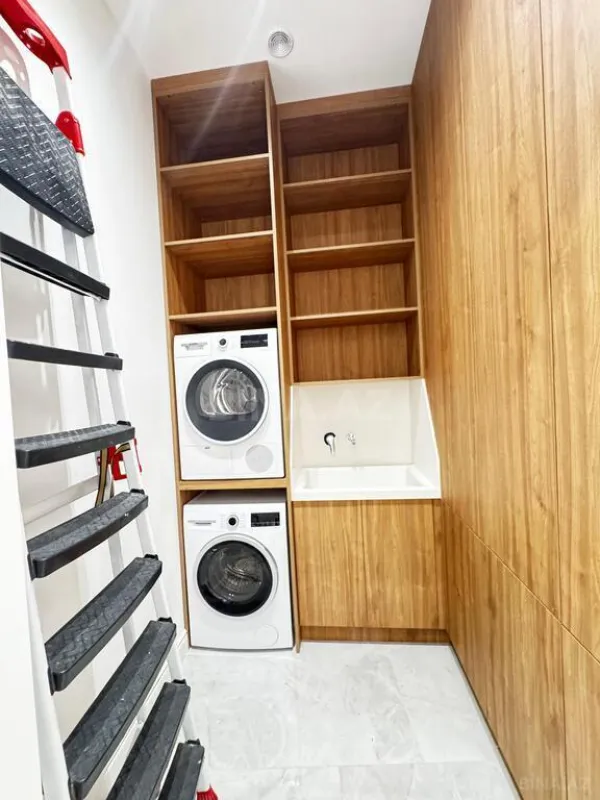 Kirayə verilir 3 otaqlı mənzil 150 m²