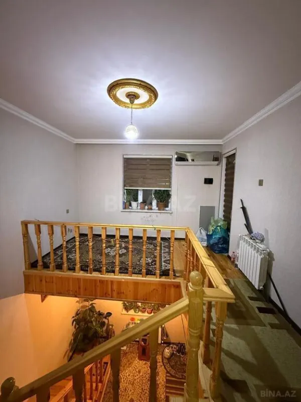 Satılır 5 otaqlı həyət evi 200 m²