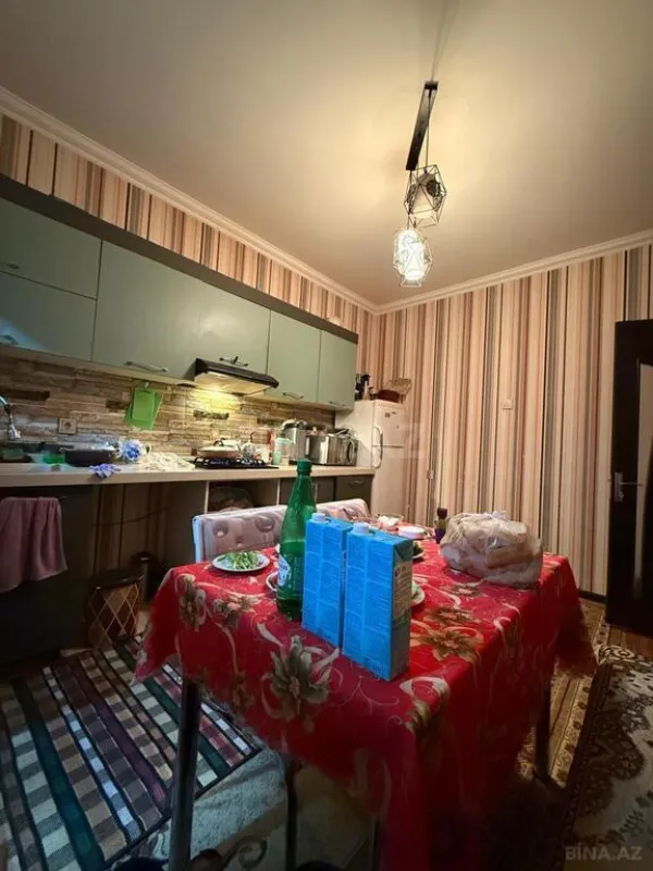 Satılır 5 otaqlı həyət evi 200 m²