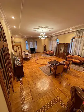 Satılır 12 otaqlı həyət evi 1060 m²