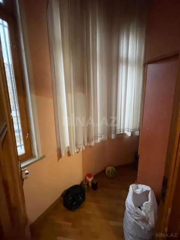 Satılır 12 otaqlı həyət evi 1060 m²