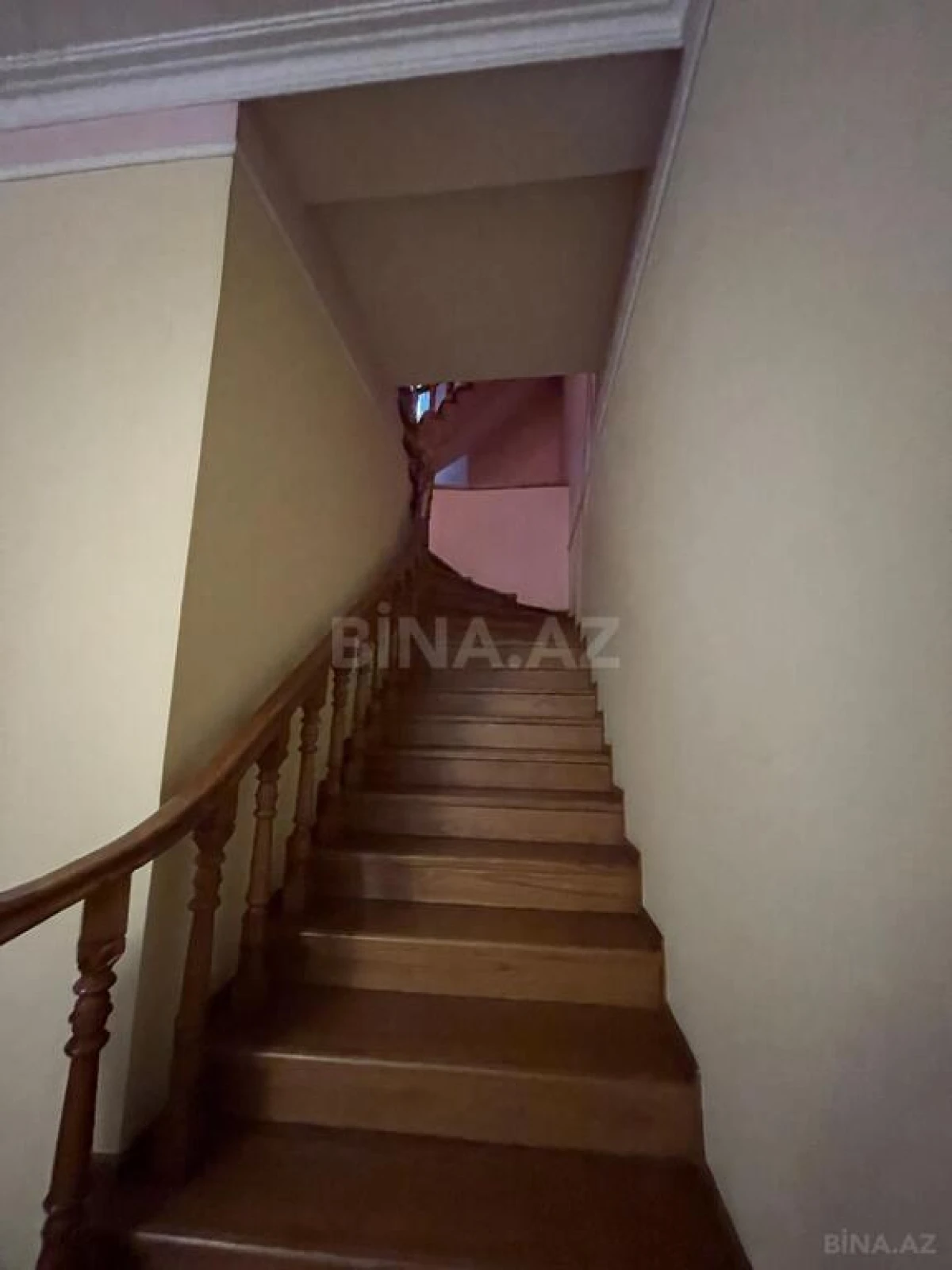 Satılır 12 otaqlı həyət evi 1060 m²