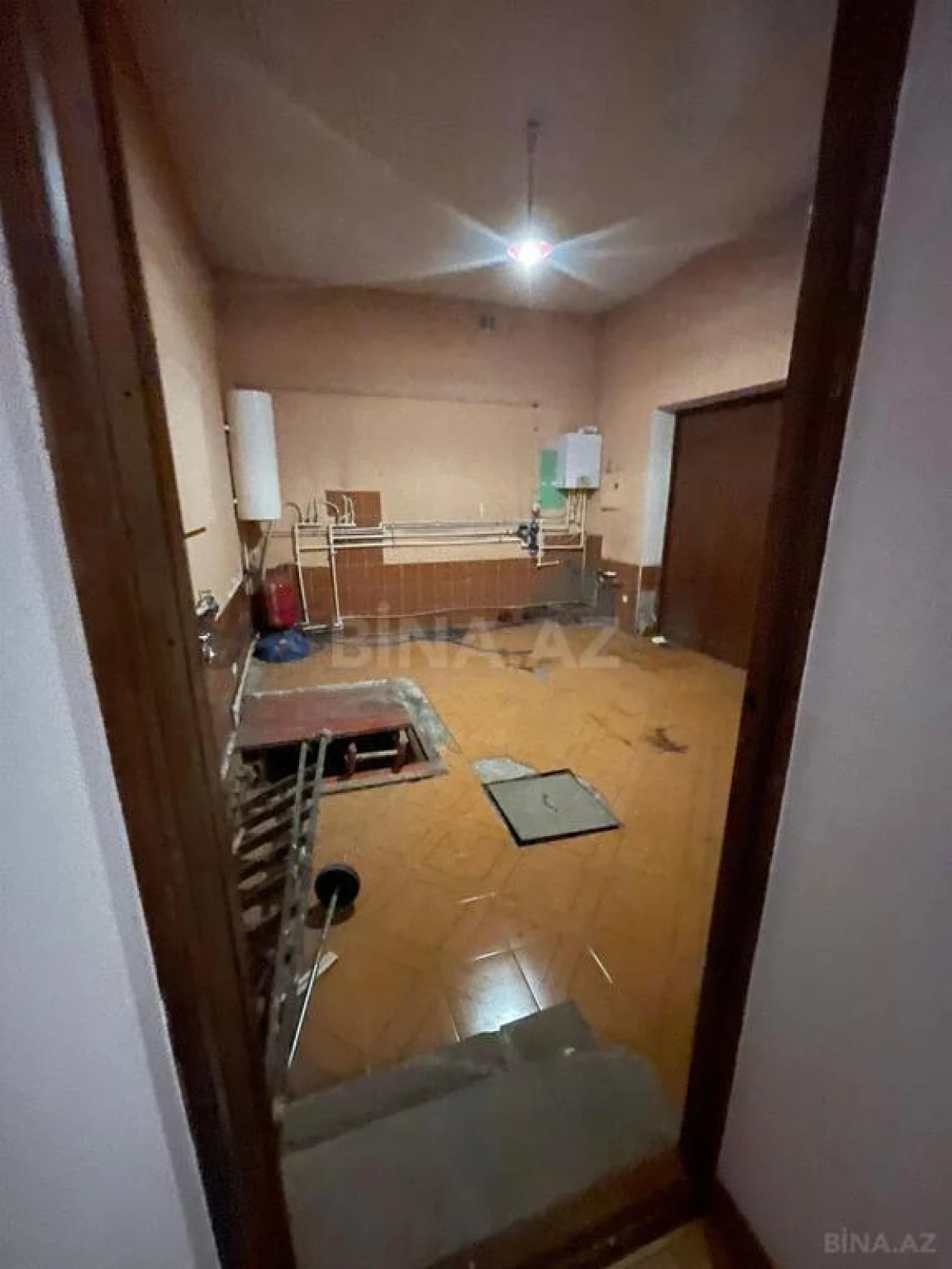 Satılır 12 otaqlı həyət evi 1060 m²