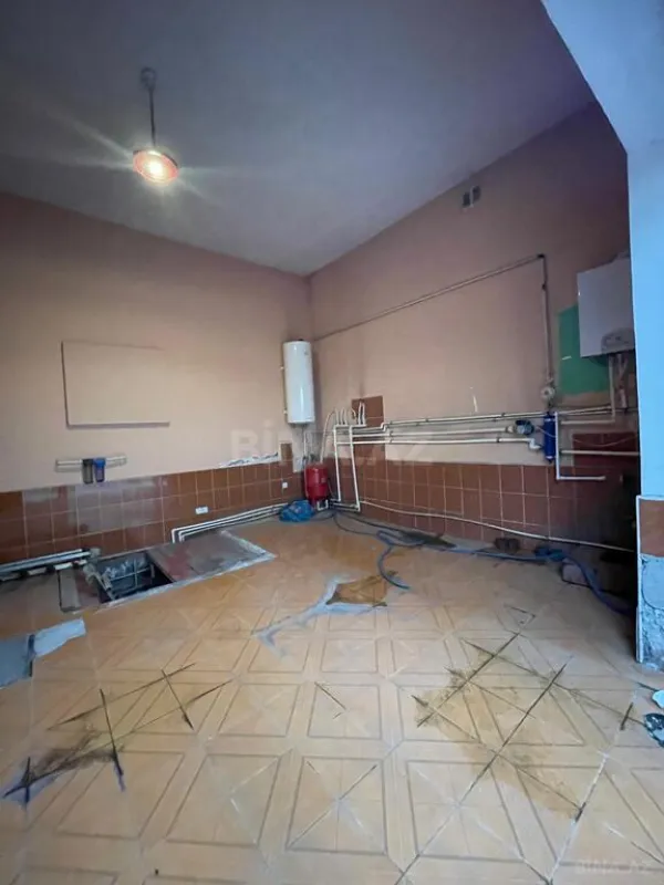 Satılır 12 otaqlı həyət evi 1060 m²