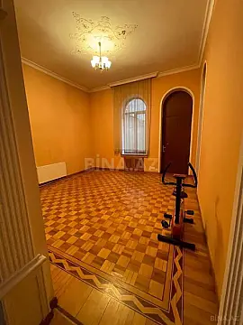 Satılır 12 otaqlı həyət evi 1060 m²