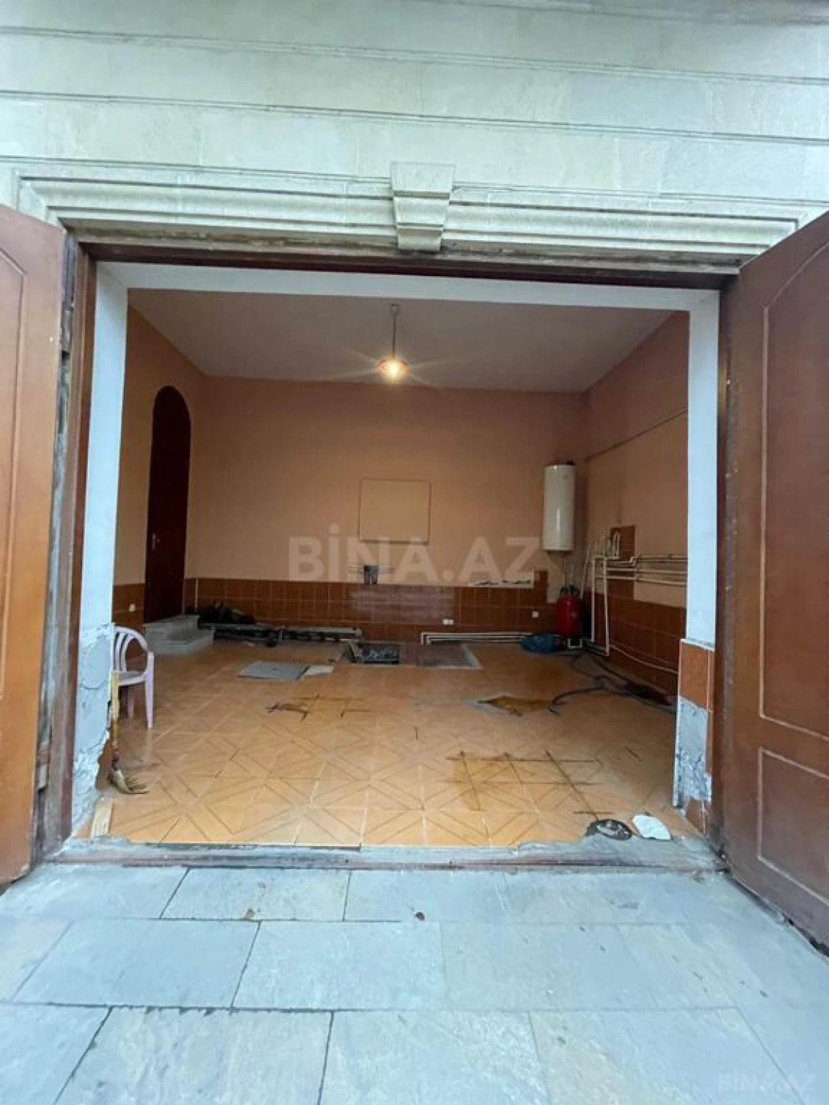 Satılır 12 otaqlı həyət evi 1060 m²