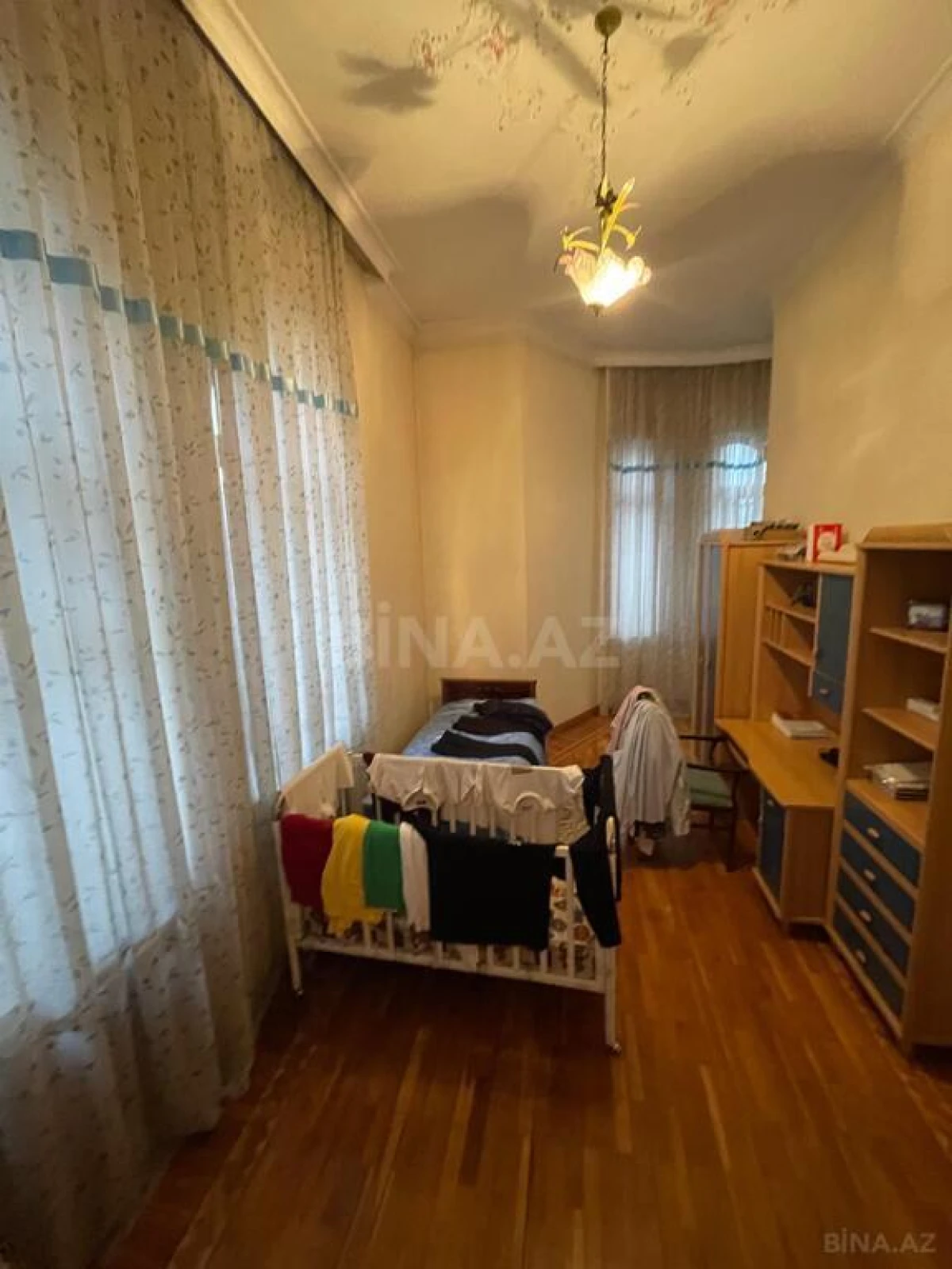 Satılır 12 otaqlı həyət evi 1060 m²