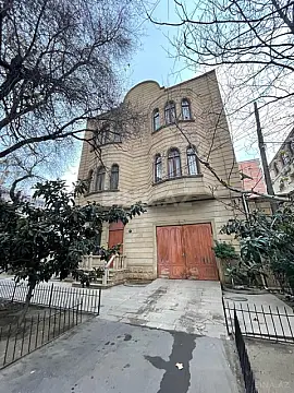 Satılır 12 otaqlı həyət evi 1060 m² — Bakı, Nizami 12 otaq 1060.00 m²