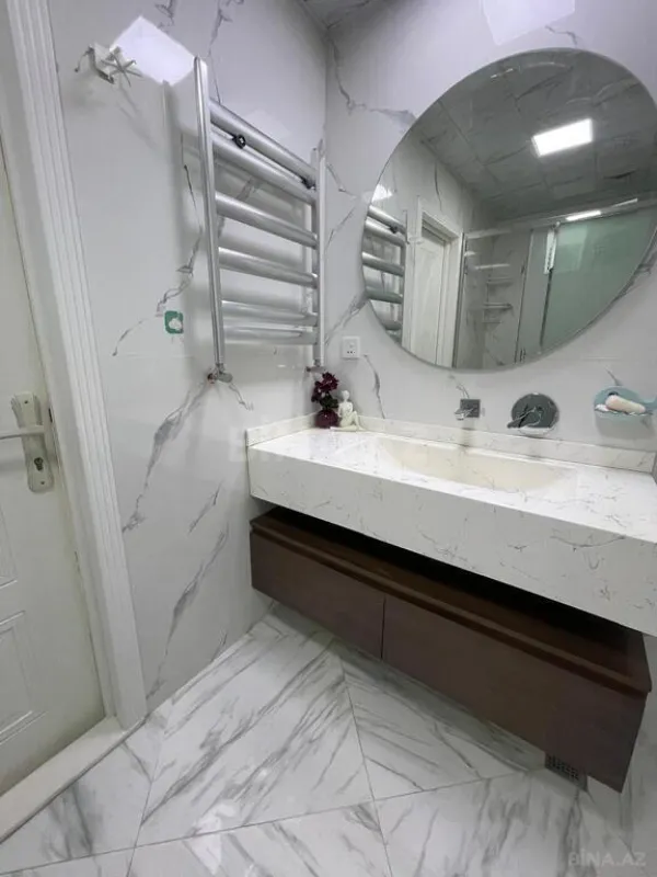 Satılır 3 otaqlı mənzil 110 m²