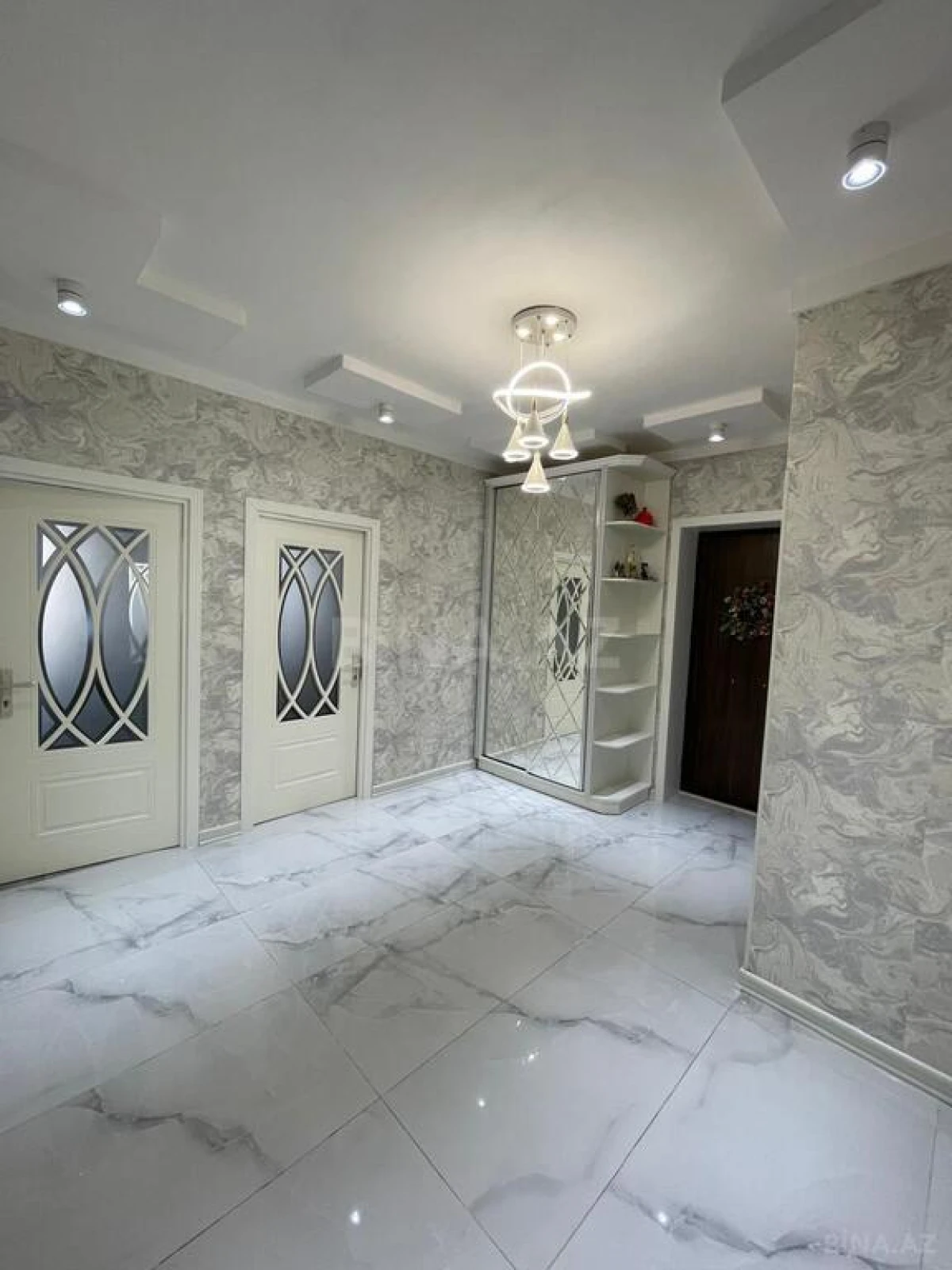 Satılır 3 otaqlı mənzil 110 m²