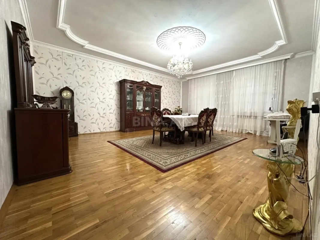 Satılır 5 otaqlı həyət evi 400 m²