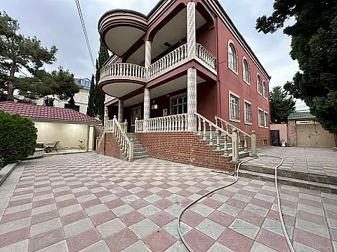 Satılır 5 otaqlı həyət evi 400 m²
