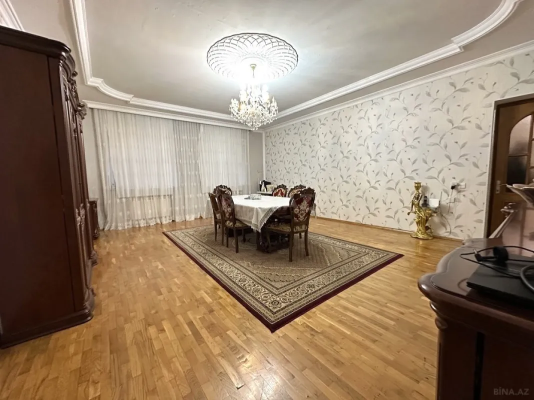 Satılır 5 otaqlı həyət evi 400 m²
